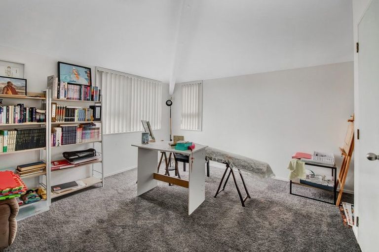 Photo of property in 30 Unsworth Drive, Unsworth Heights, Auckland, 0632