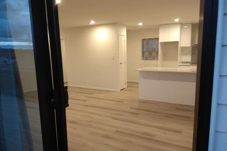 Photo of property in 90 Whangaparaoa Road, Red Beach, 0932