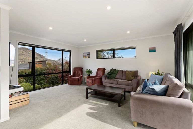 Photo of property in 6 Cotswold Court, Lower Shotover, Queenstown, 9304