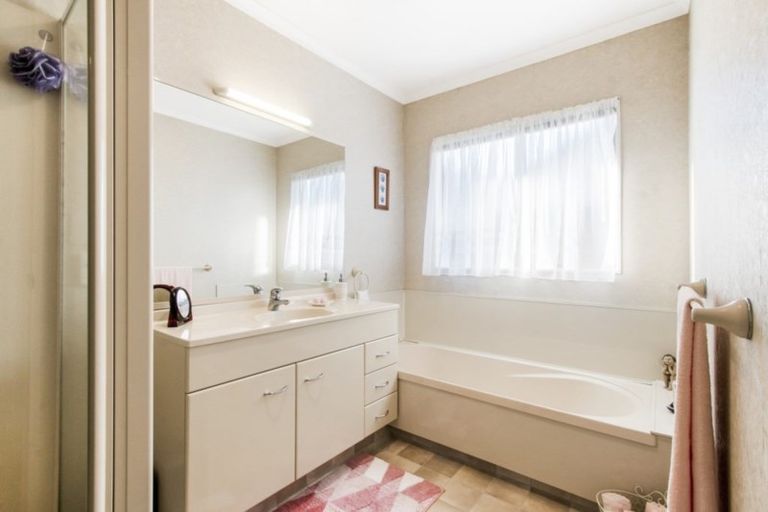 Photo of property in 12 Donegal Place, Katikati, 3129