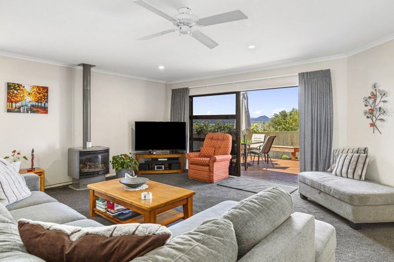 Photo of property in 25 Kinder Street, Acacia Bay, Taupo, 3330