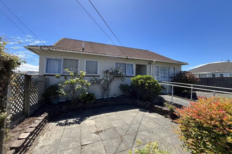 Photo of property in 2 Feist Street, Naenae, Lower Hutt, 5011