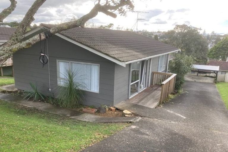 Photo of property in 1/247 Wairau Road, Totara Vale, Auckland, 0627