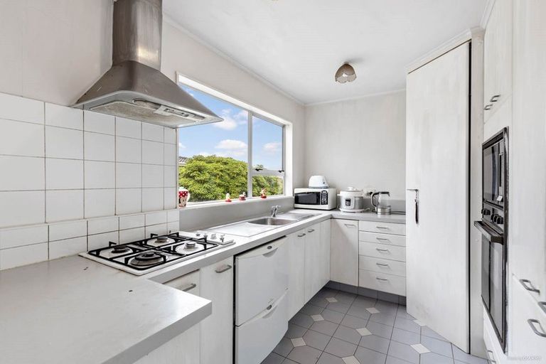 Photo of property in 142 Mokoia Road, Chatswood, Auckland, 0626