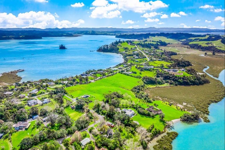 Photo of property in 106 Ridge Road, Mahurangi East, 0982