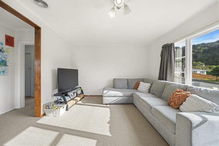 Photo of property in 21 Gardiner Grove, Wainuiomata, Lower Hutt, 5014