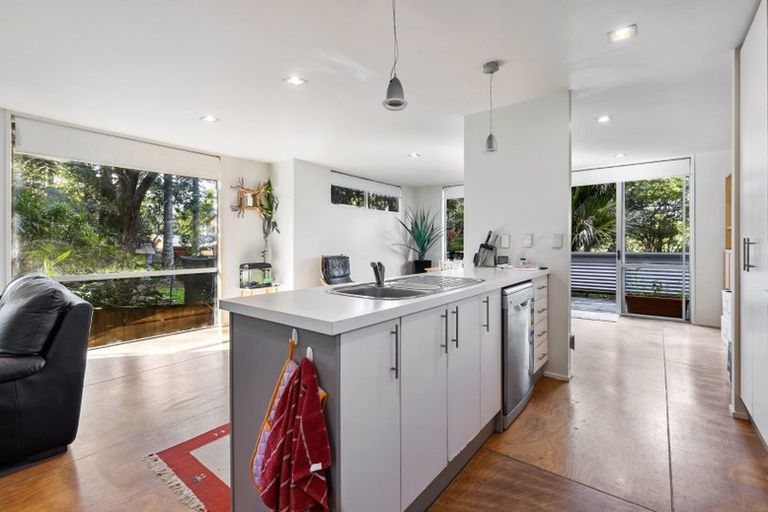 Photo of property in 209 Laingholm Drive, Laingholm, Auckland, 0604