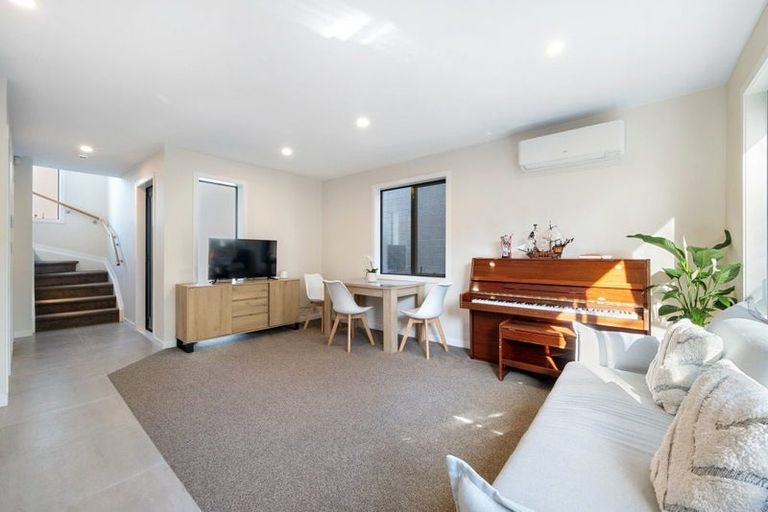 Photo of property in 10 Finesse Lane, Bucklands Beach, Auckland, 2012