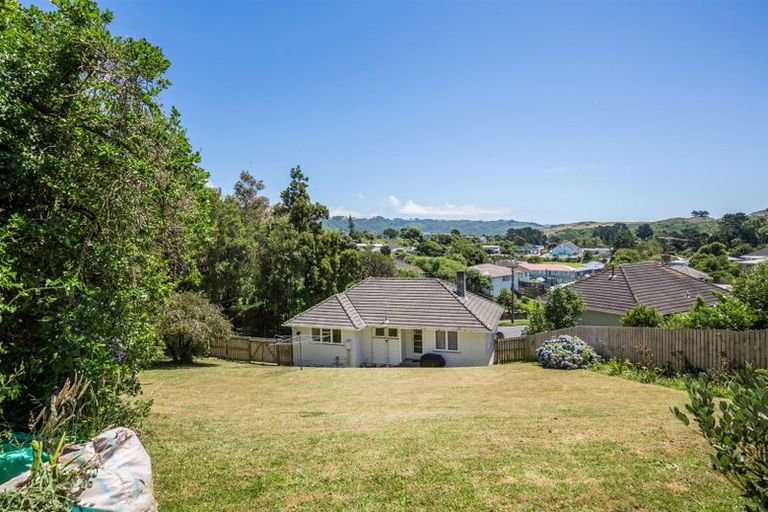 Photo of property in 9 Berkshire Grove, Cannons Creek, Porirua, 5024