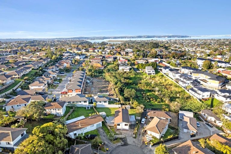 Photo of property in 6 Fernhaven Place, Massey, Auckland, 0614