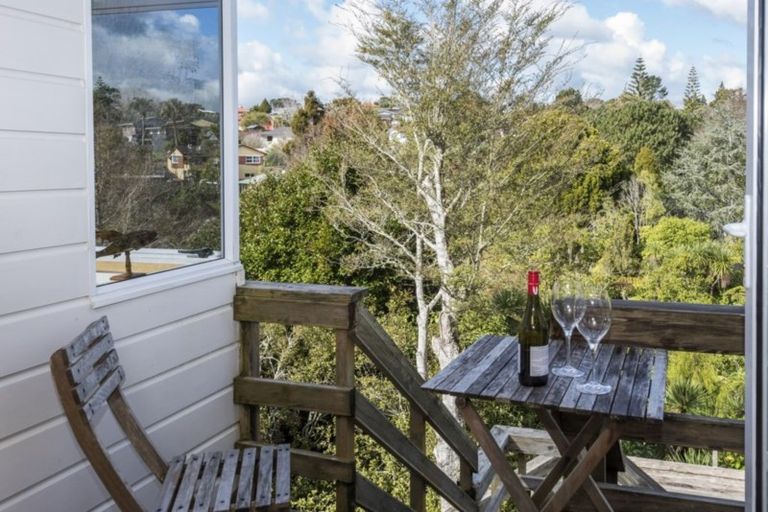 Photo of property in 17 Tanglewood Place, Cockle Bay, Auckland, 2014