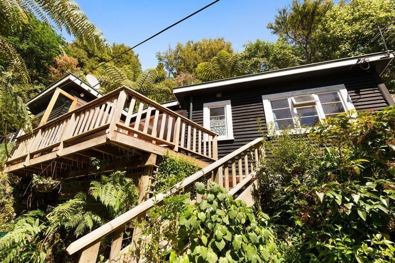 Photo of property in 8a Francis Bell Grove, Lowry Bay, Lower Hutt, 5013