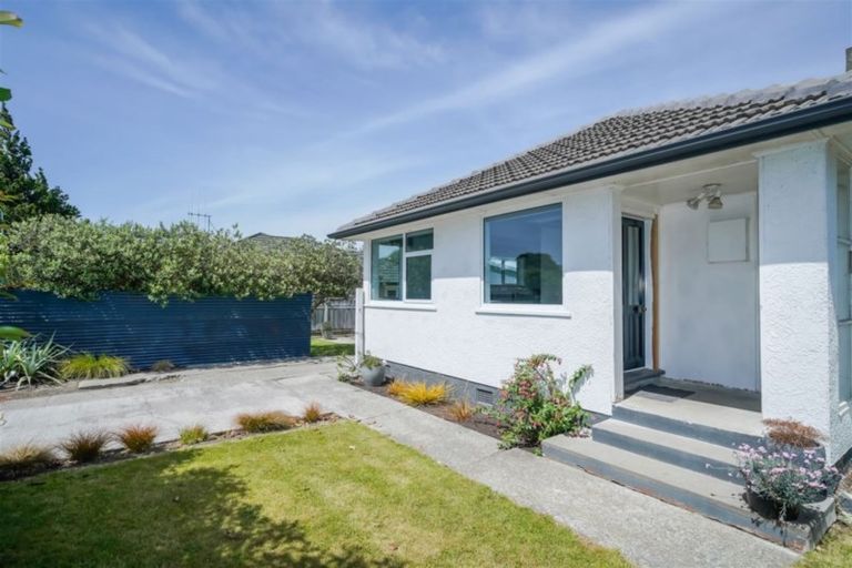 Photo of property in 2 Belfast Place, Roslyn, Palmerston North, 4414