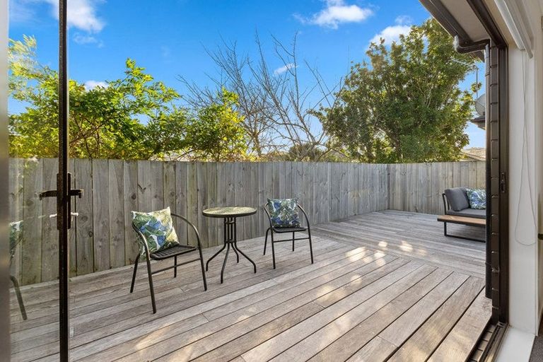 Photo of property in 27a Lillian Place, Orewa, 0931