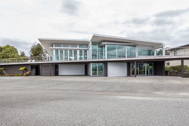 Photo of property in 185 Cashmere Bay Road, Moana, 7875