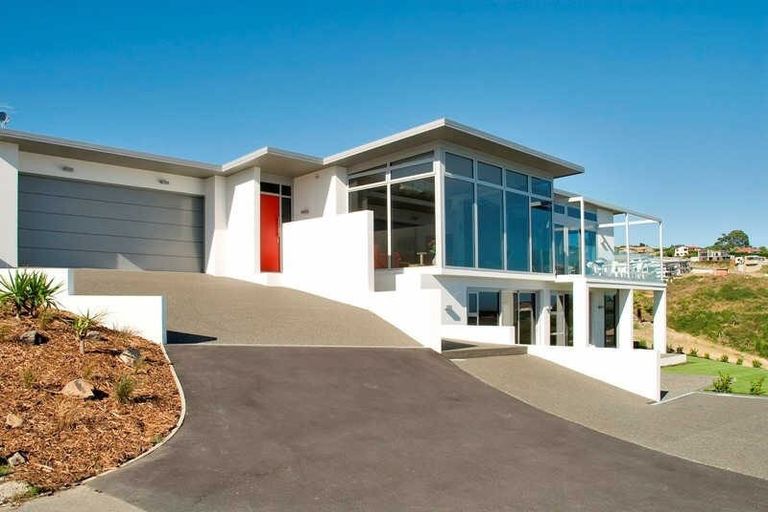 Photo of property in 132 Glenstrae Road, Redcliffs, Christchurch, 8081