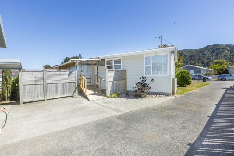 Photo of property in 16 Kentucky Street, Totara Park, Upper Hutt, 5018