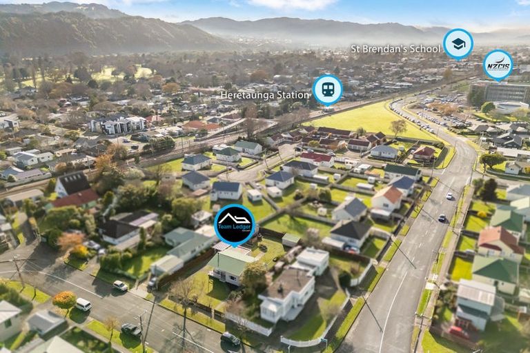 Photo of property in 4 Heretaunga Square, Silverstream, Upper Hutt, 5019