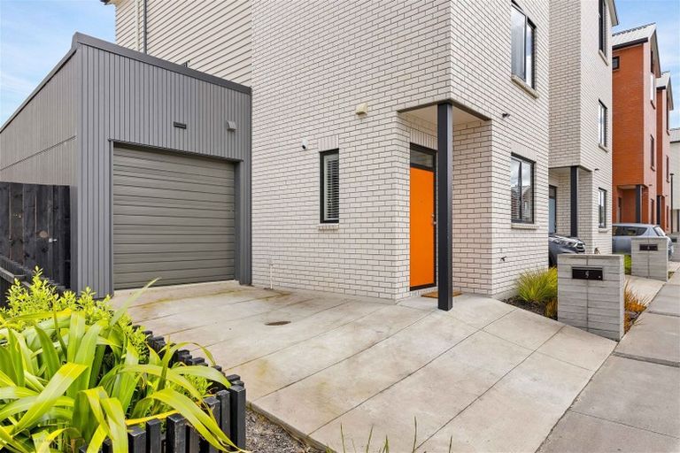 Photo of property in 4 Peihana Road, Hobsonville, Auckland, 0616