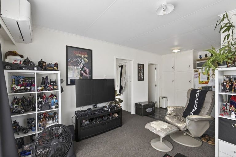 Photo of property in 8 Simons Street, Moturoa, New Plymouth, 4310