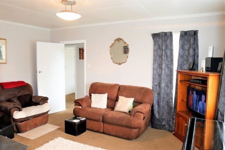 Photo of property in 42 Titoki Street, Castlecliff, Whanganui, 4501
