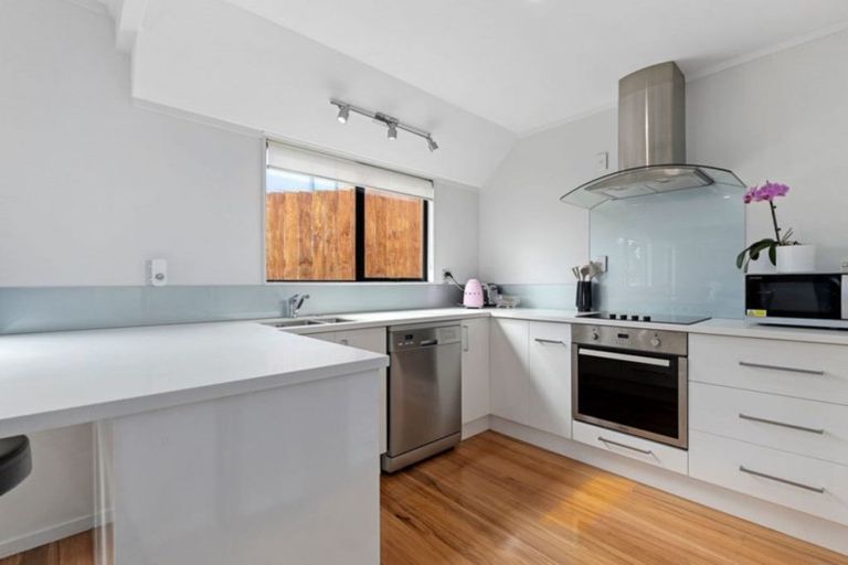 Photo of property in 37 Western Heights Drive, Western Heights, Hamilton, 3200