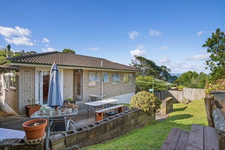Photo of property in 15 Sispara Place, Beach Haven, Auckland, 0626