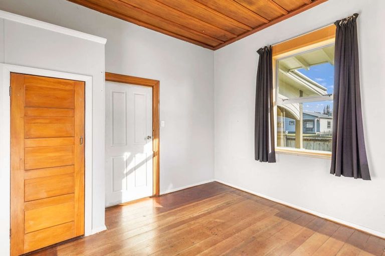 Photo of property in 44 Tennyson Street, Dannevirke, 4930