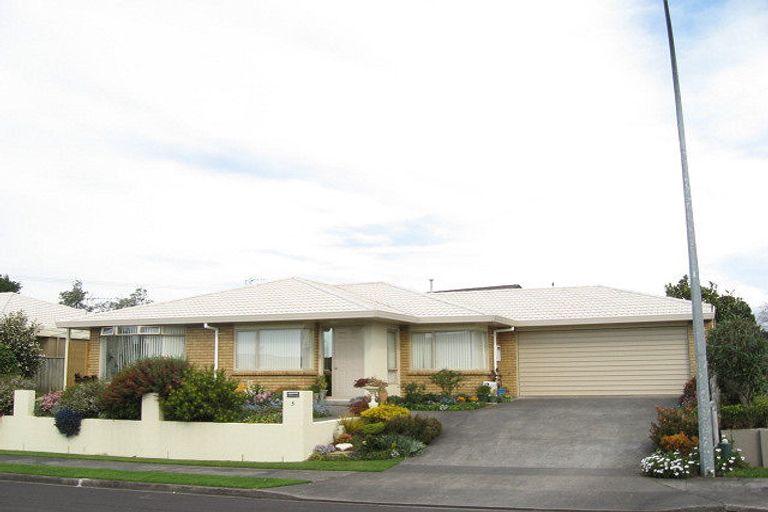 Photo of property in 3 Taylor Place, Merrilands, New Plymouth, 4312