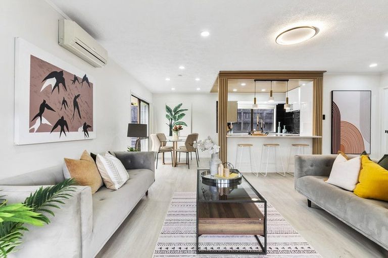 Photo of property in 2/49 Larne Avenue, Pakuranga Heights, Auckland, 2010