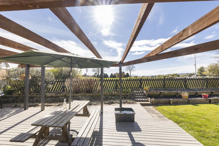 Photo of property in 61 Turitea Road, Fitzherbert, Palmerston North, 4472