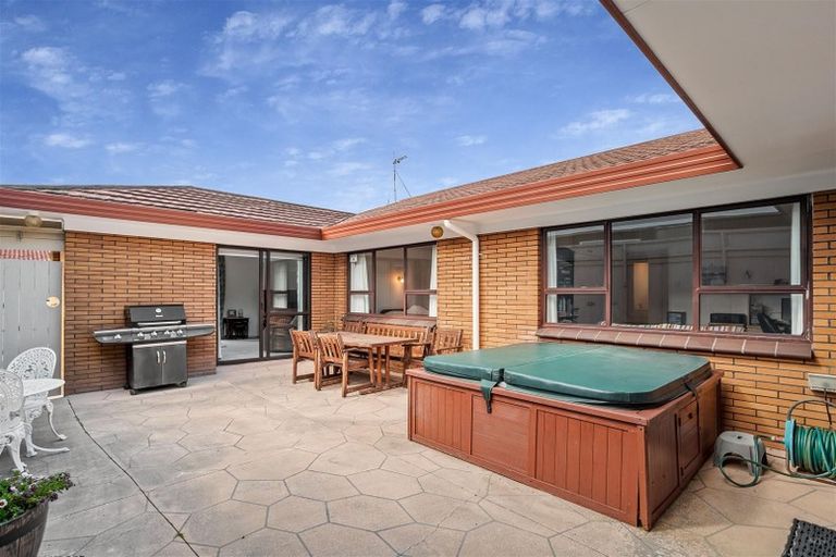 Photo of property in 10 Tatyana Place, Massey, Auckland, 0614