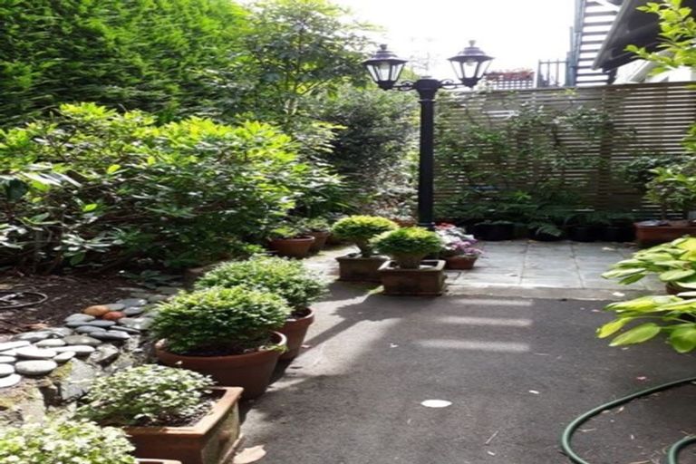 Photo of property in 16a Hadfield Terrace, Kelburn, Wellington, 6012