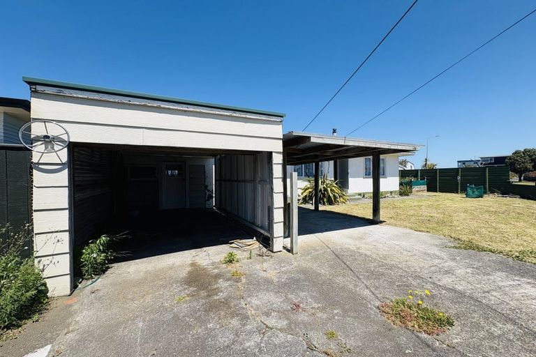 Photo of property in 1 Kapiti Terrace, Castlecliff, Whanganui, 4501
