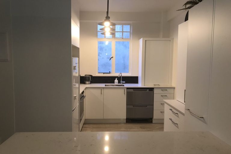 Photo of property in 1/154 Oriental Parade, Oriental Bay, Wellington, 6011