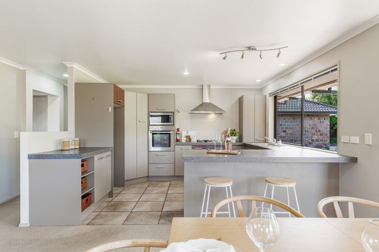 Photo of property in 10 Grassfield Place, Waimauku, 0812