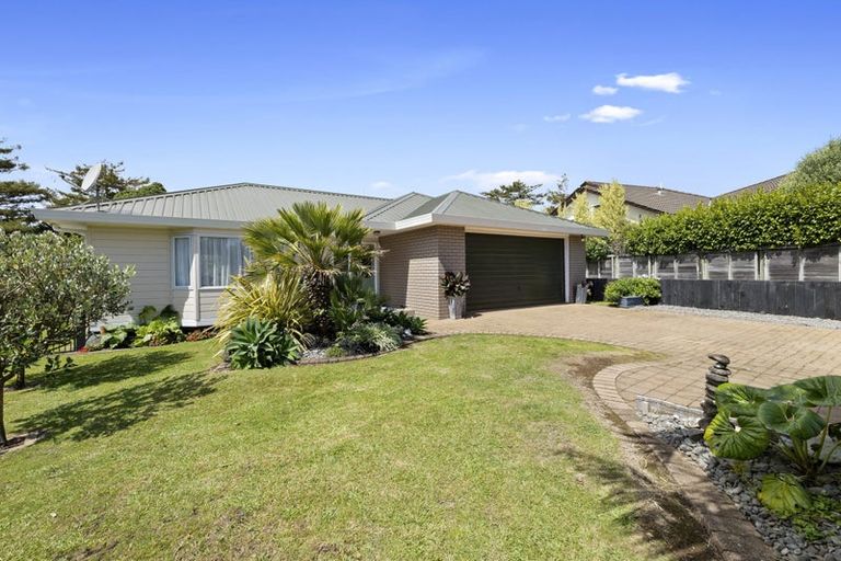Photo of property in 12 Frank Frethey Place, Highlands Park, New Plymouth, 4312