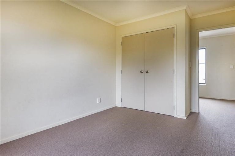 Photo of property in 56 Verdale Circle, Glen Eden, Auckland, 0602