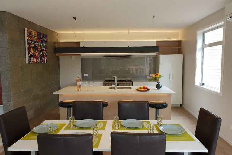 Photo of property in 20 De Val Drive, Titirangi, Auckland, 0604