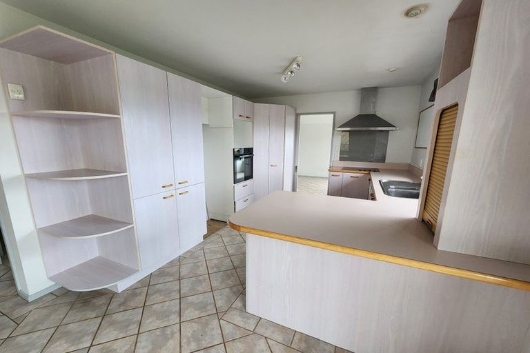 Photo of property in 33 Halladale Road, Papakowhai, Porirua, 5024