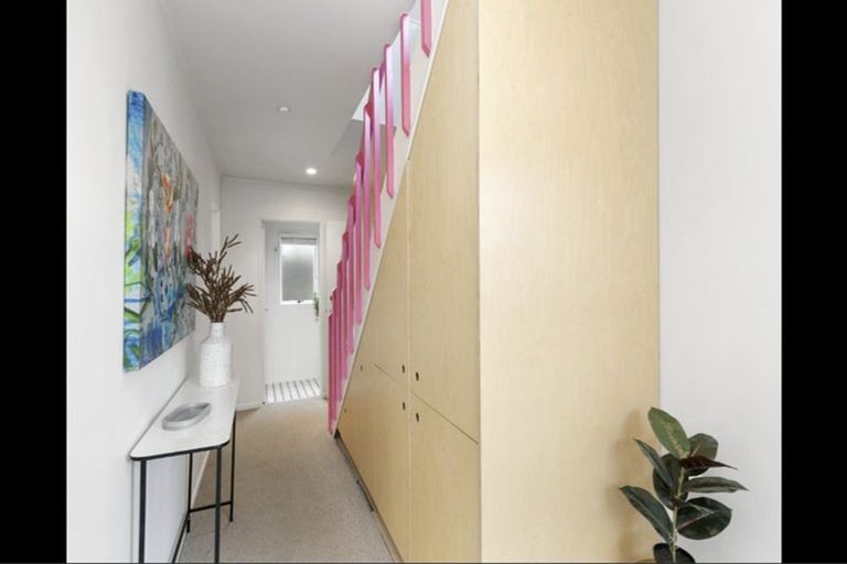 Photo of property in 4b Palm Grove, Berhampore, Wellington, 6023