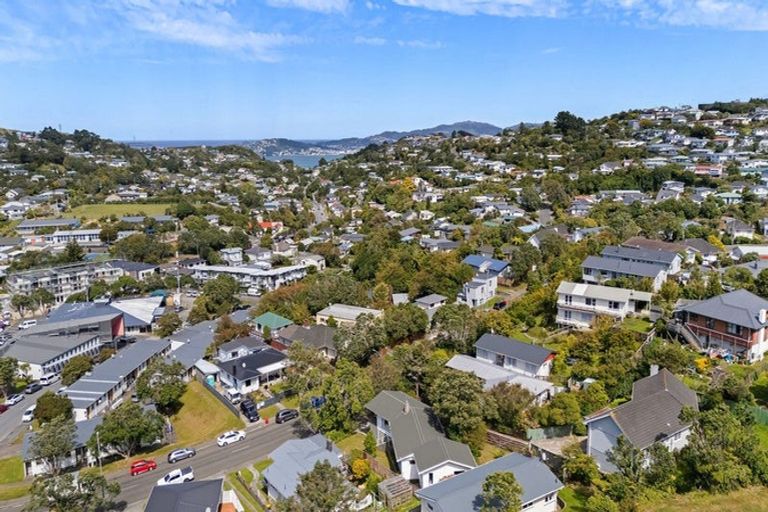 Photo of property in 26 Stewart Drive, Newlands, Wellington, 6037