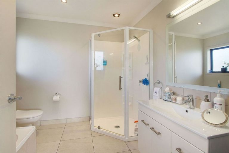 Photo of property in 7 Vela Place, Clarks Beach, 2122