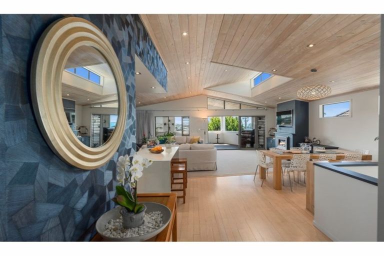 Photo of property in 1/33 Braemar Road, Rothesay Bay, Auckland, 0630