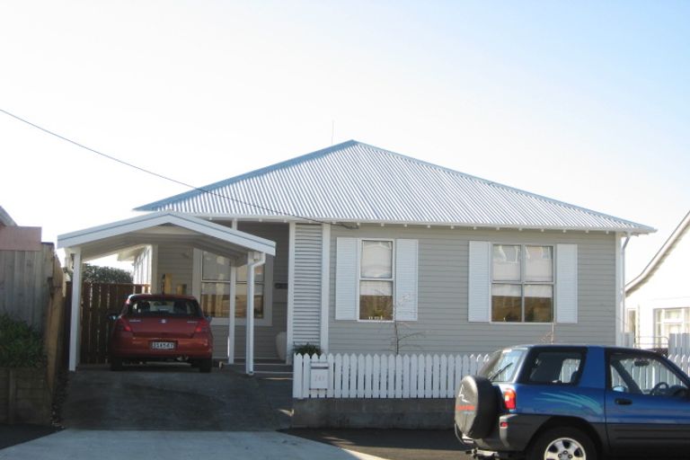 Photo of property in 249 Courtenay Street, Strandon, New Plymouth, 4312