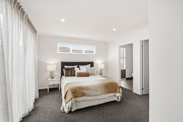 Photo of property in 1 Kaurinui Crescent, One Tree Point, 0118