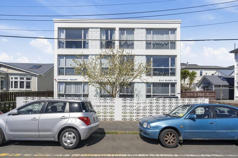 Photo of property in Victoria Court, 10/4 Queen Street, Mount Victoria, Wellington, 6011