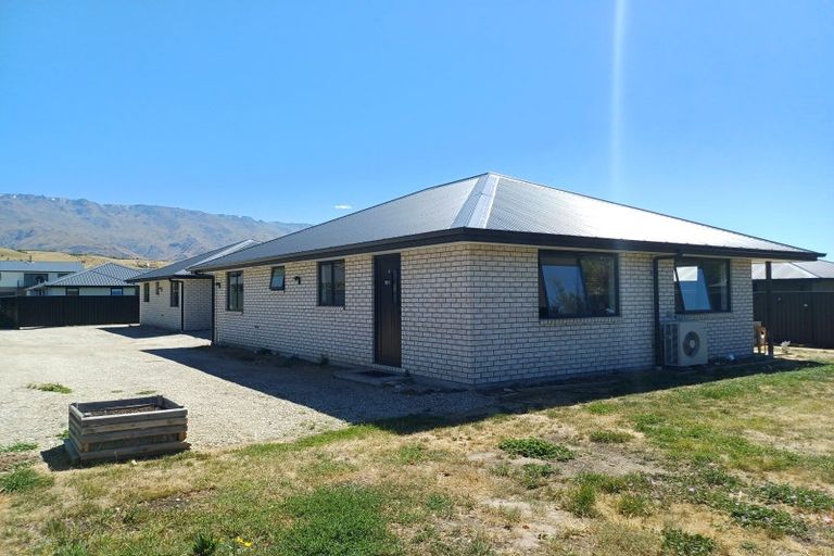 Photo of property in 34a-b Stratford Drive, Mount Pisa, Cromwell, 9383