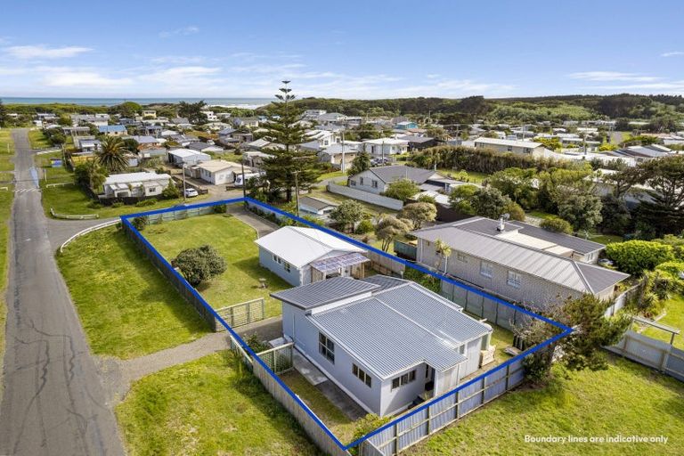 Photo of property in 29 Raukawa Street, Himatangi Beach, Foxton, 4891