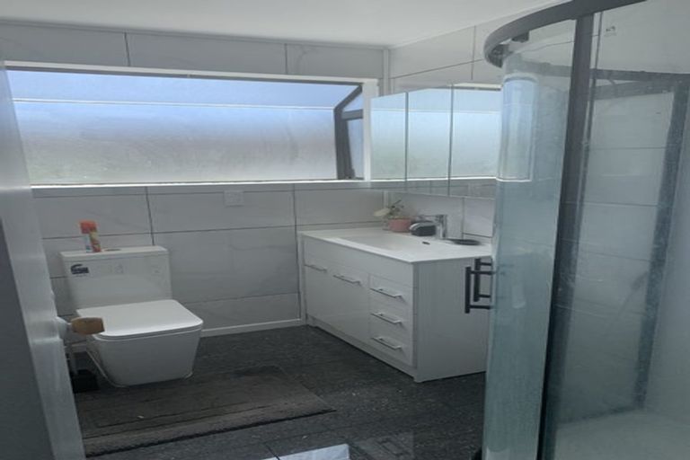 Photo of property in 2/4 Etherton Drive, Weymouth, Auckland, 2103